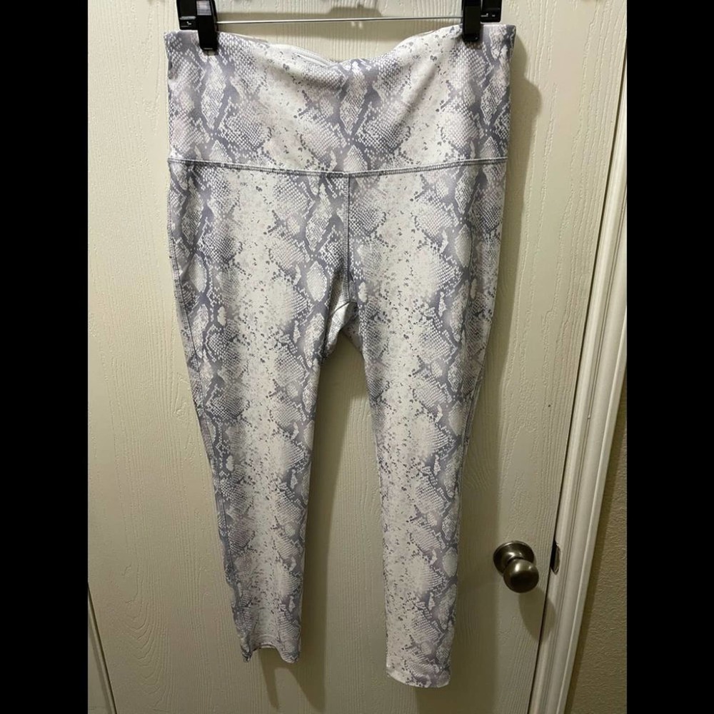 Vogo Athletica 7/8 leggings NWT